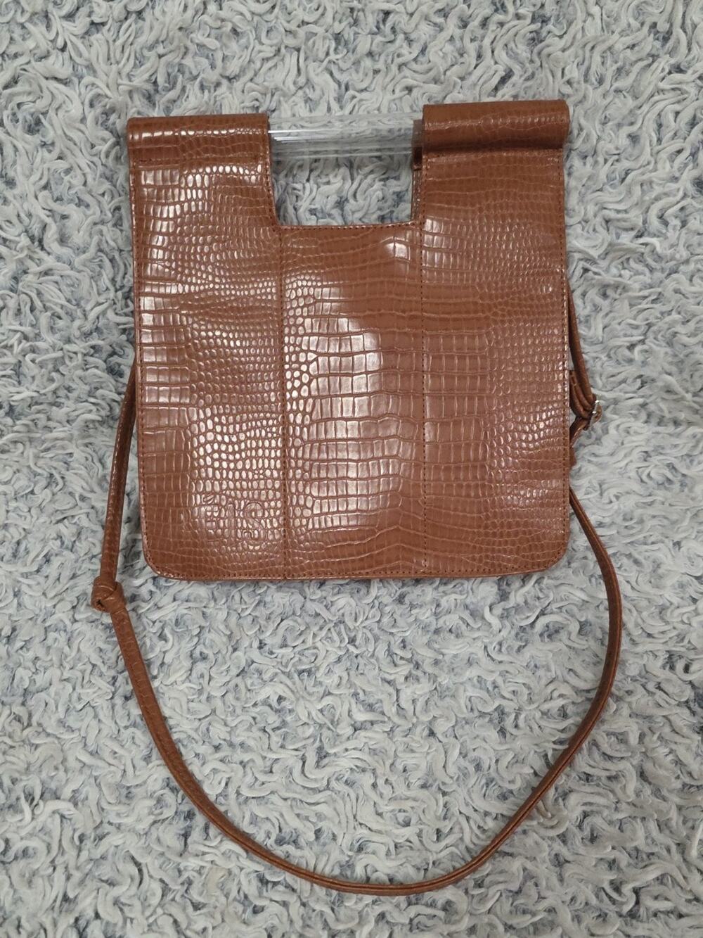 Béis Crossbody Bag in Cognac Croc Brown Faux Leather Convertible Purse
